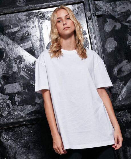 Women's oversized boyfriend tee Thumbnail